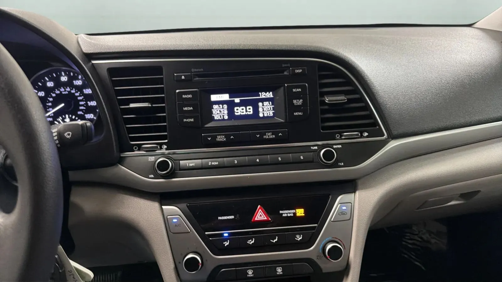 Hyundai Elantra photo 14