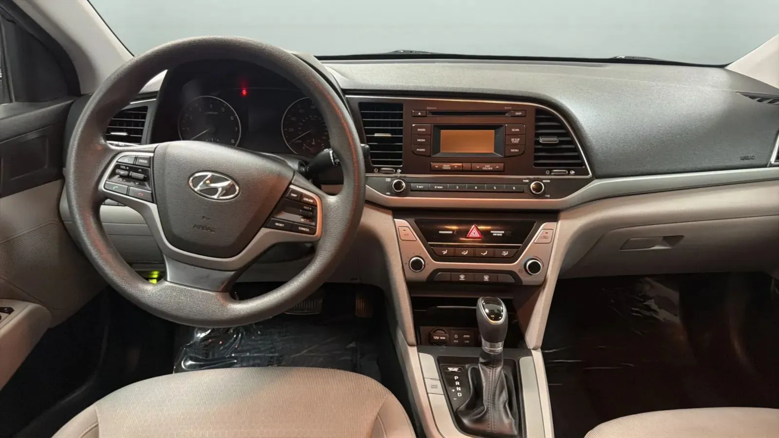 Hyundai Elantra photo 11
