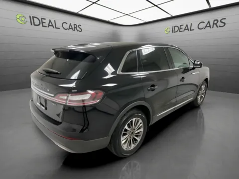 More photos of 2019 Lincoln Nautilus Select at Ideal Cars - at Gilbert Rd, AZ