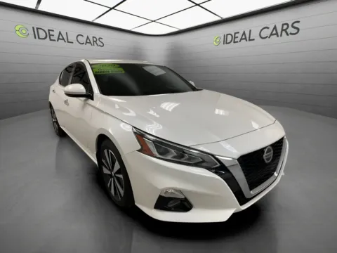 Another view of 2020 Nissan Altima 2.5 SL for sale in Mesa, AZ at Ideal Cars - at Gilbert Rd