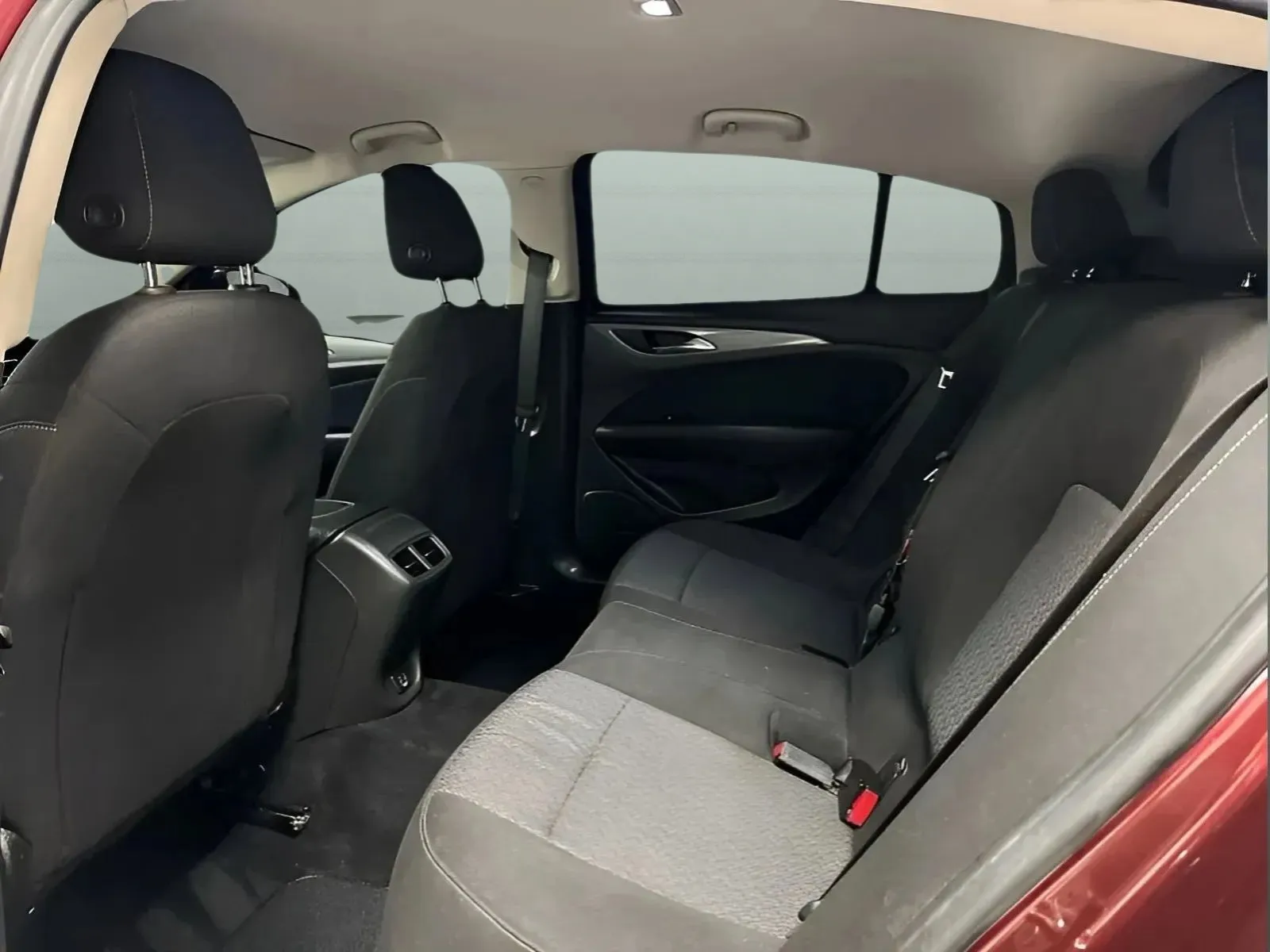 2019 Buick Regal Sportback Preferred - Photo 11