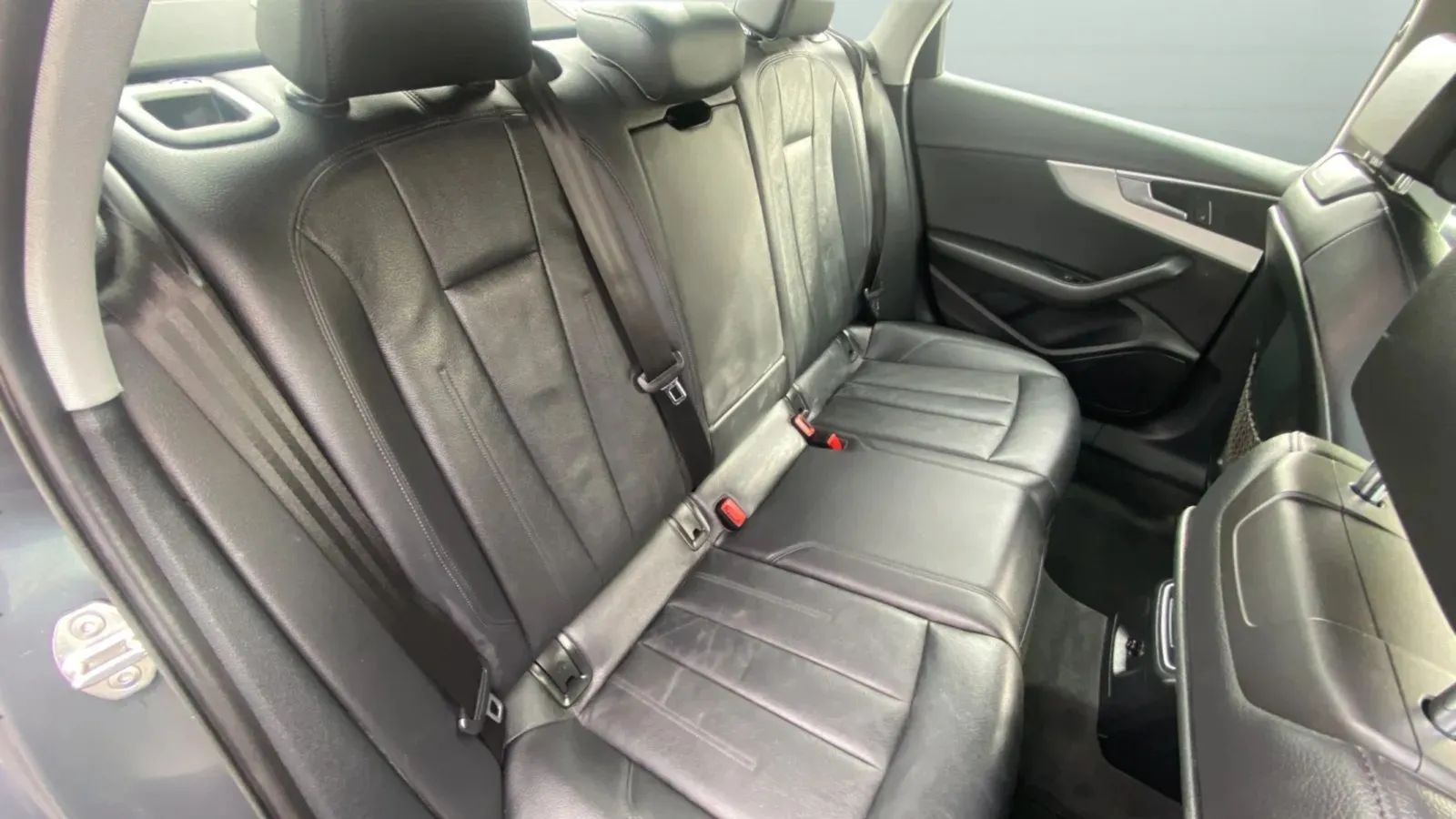 Audi A4 photo 25