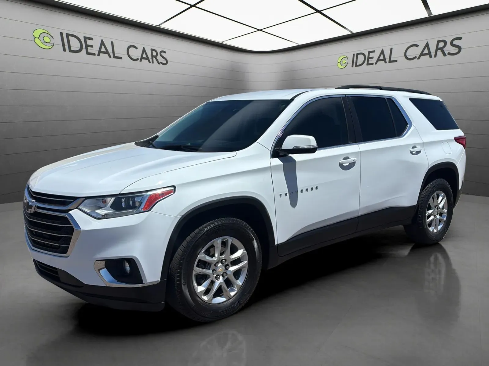 White 2020 Chevrolet Traverse LT Cloth for sale in Mesa, AZ