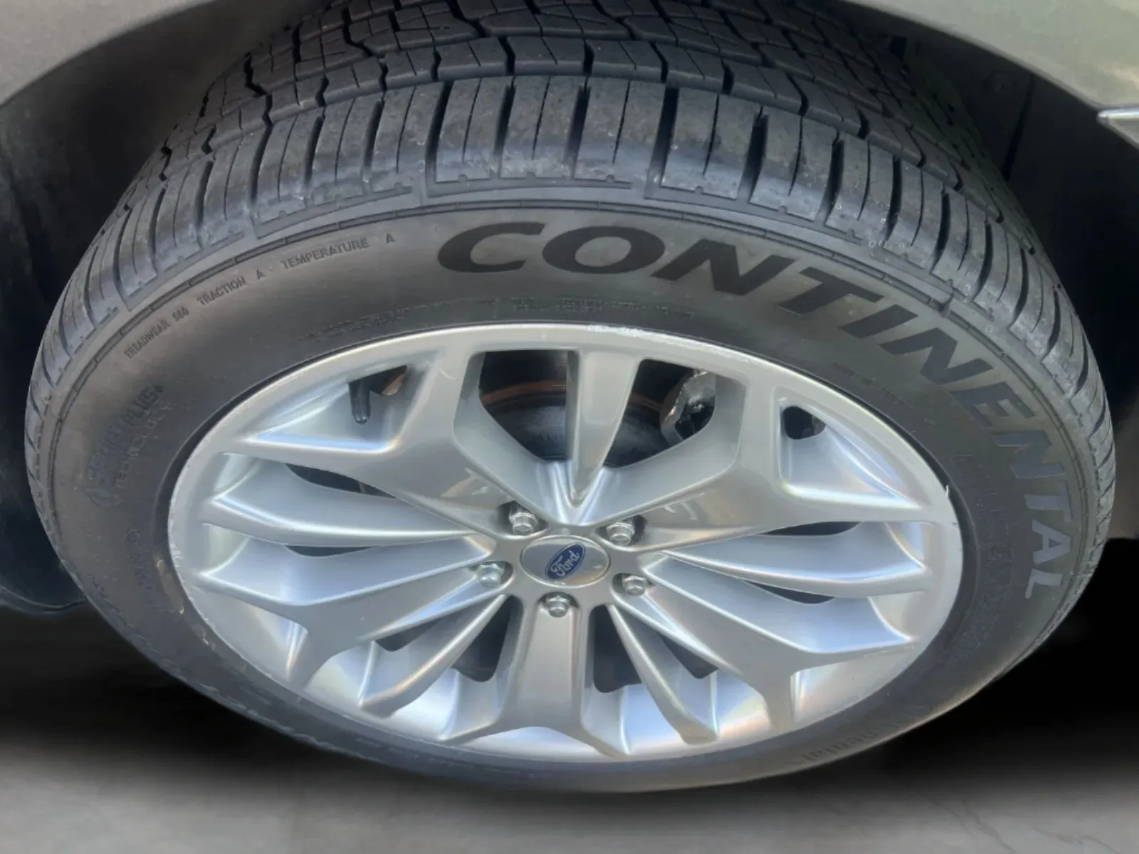 Ford Taurus photo 17