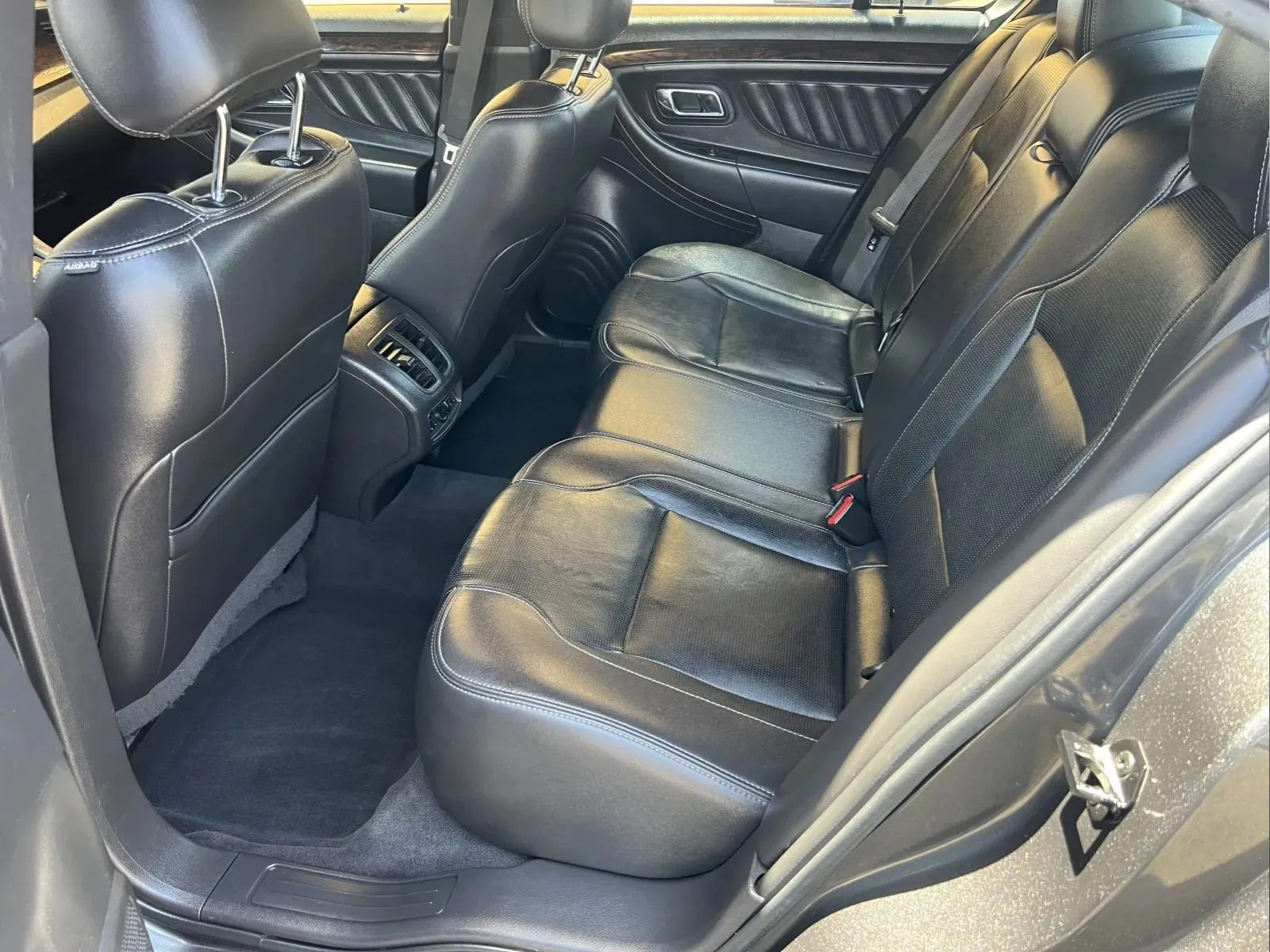 Ford Taurus photo 8