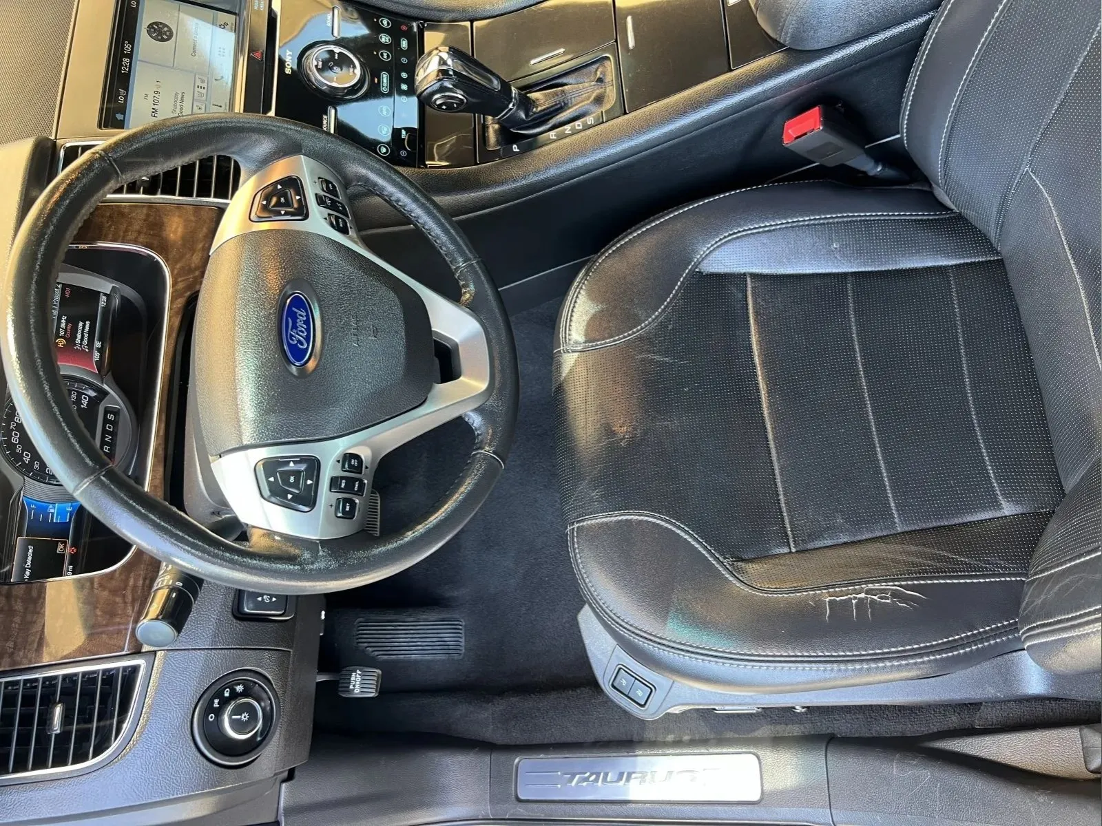 Ford Taurus photo 13