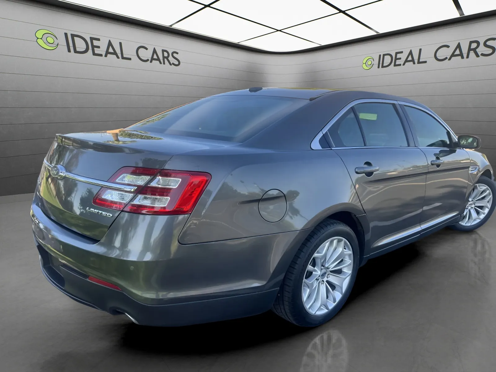 Ford Taurus photo 4