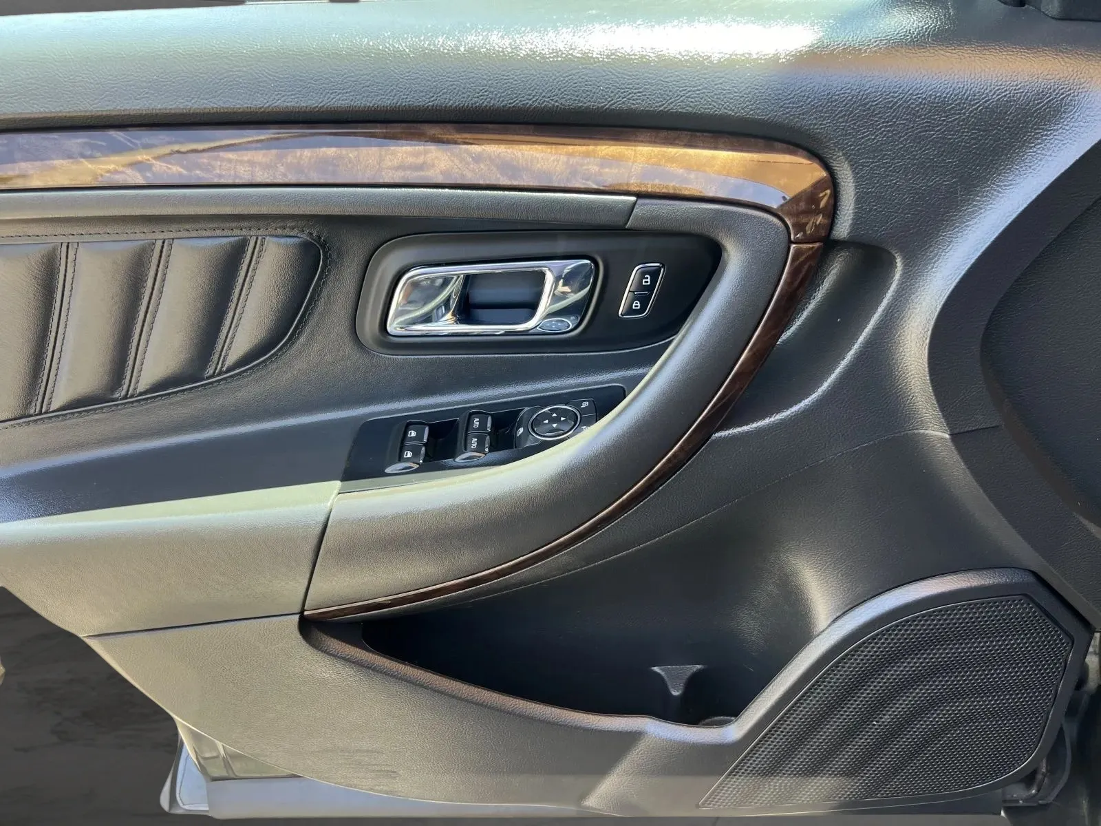 Ford Taurus photo 14