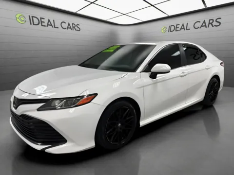 White 2018 Toyota Camry LE for sale in Mesa, AZ