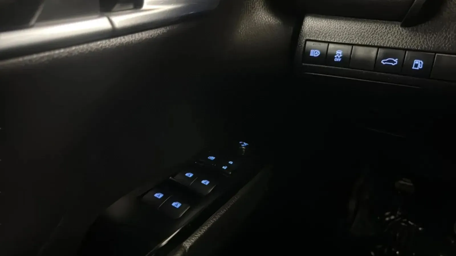 Toyota Camry photo 18