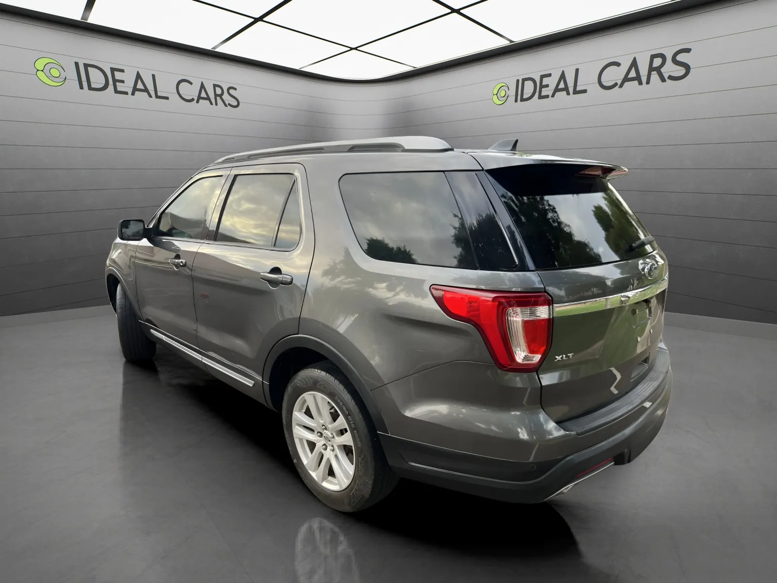 Ford Explorer photo 6