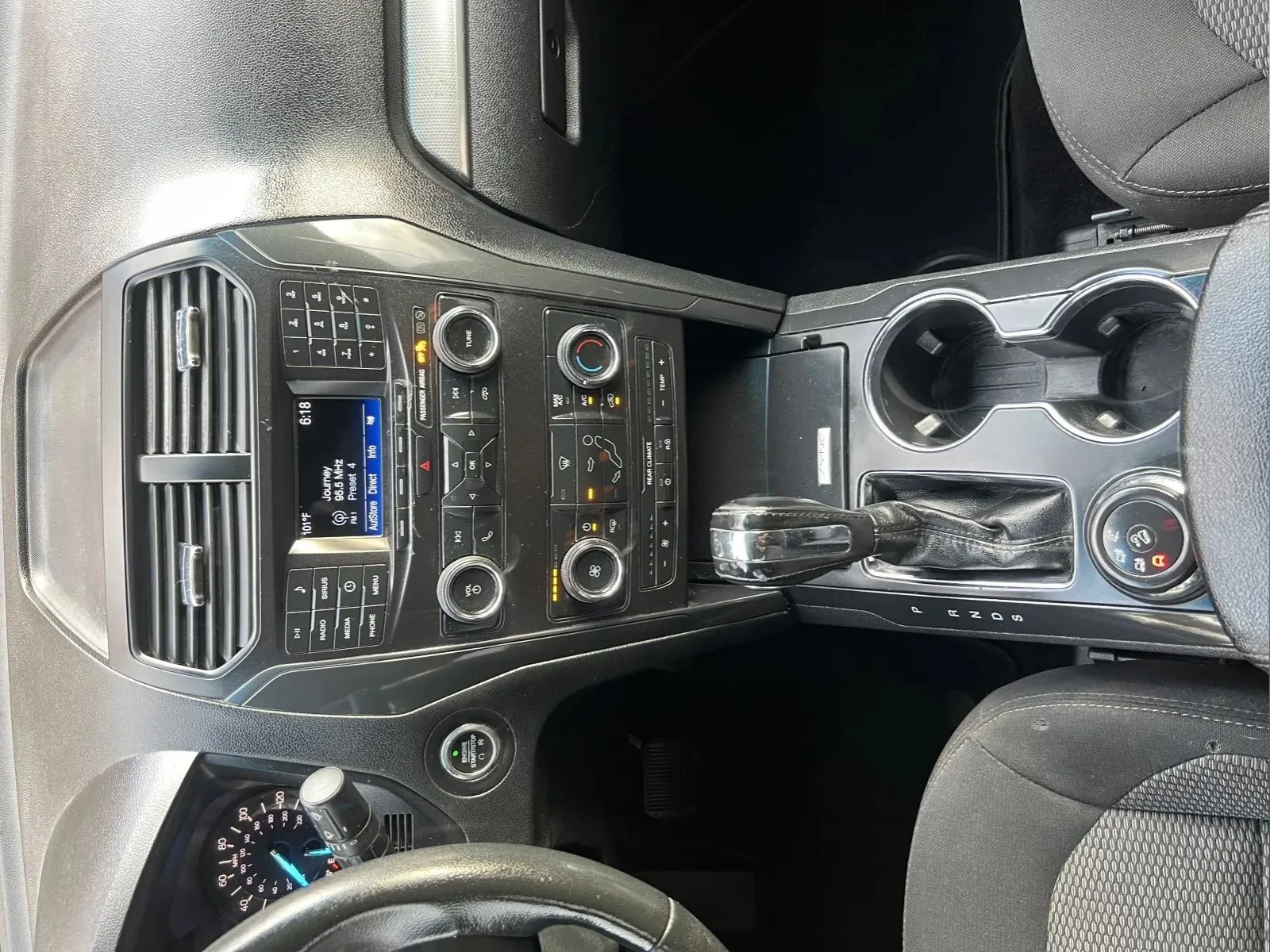Ford Explorer photo 12