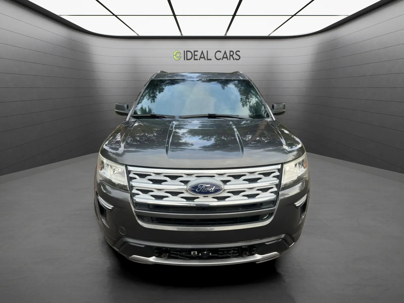 Ford Explorer photo 2