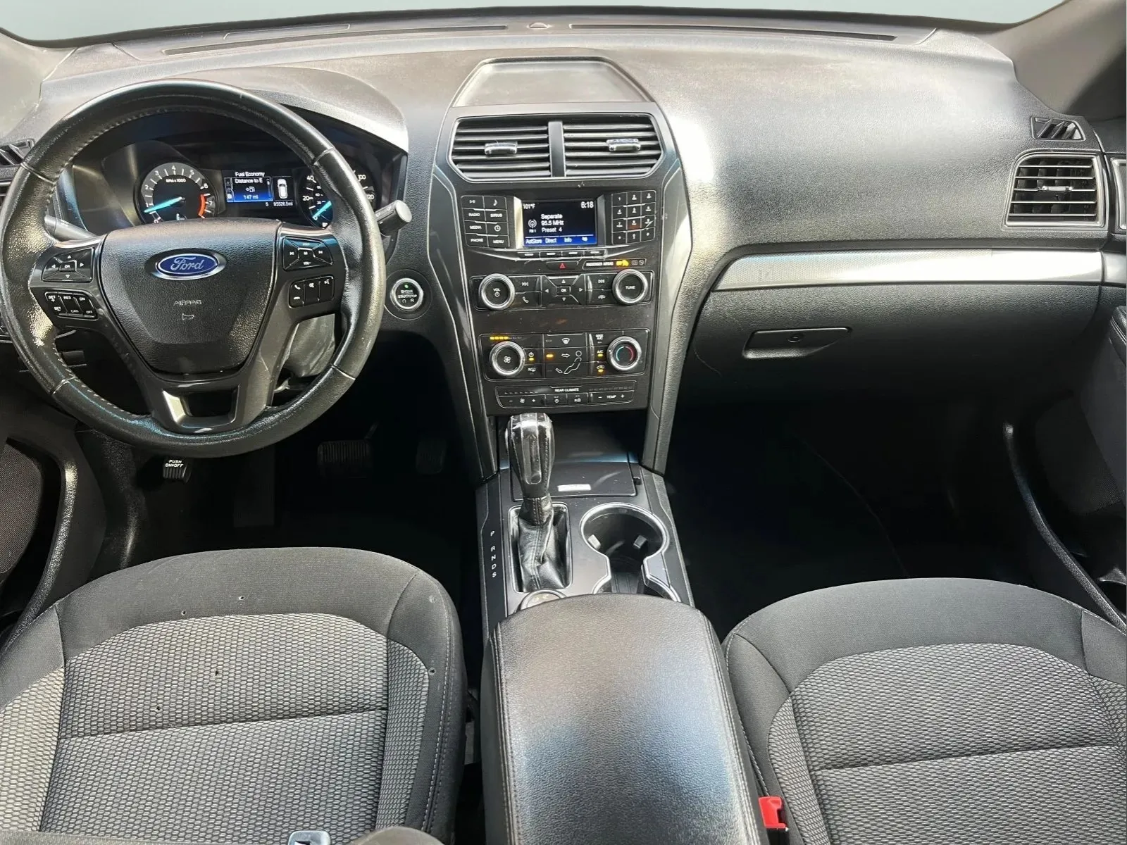 Ford Explorer photo 11