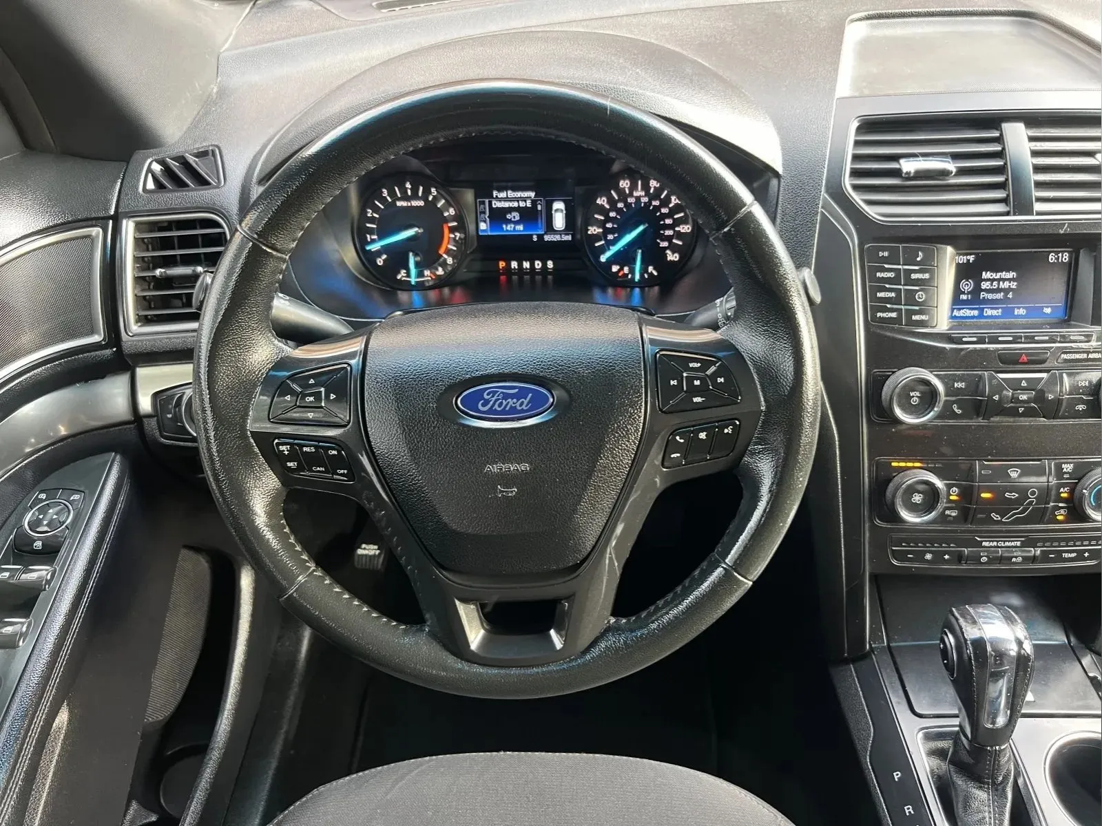 Ford Explorer photo 13