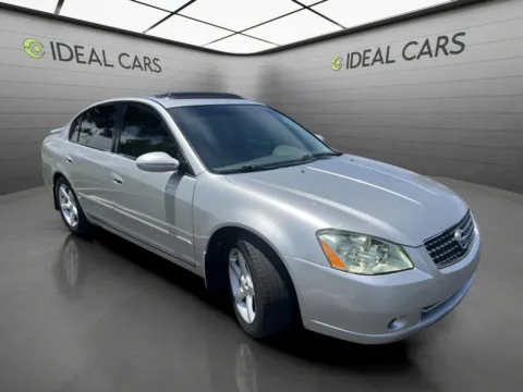 Another view of 2005 Nissan Altima 3.5 SE for sale in Mesa, AZ at Ideal Cars - at Gilbert Rd
