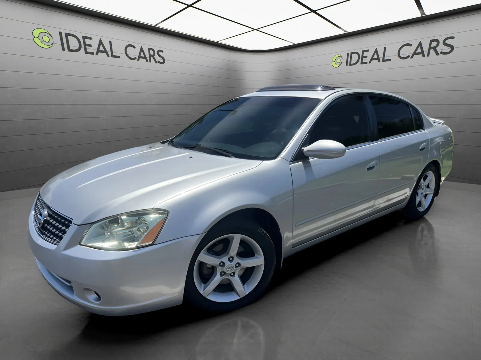 Silver 2005 Nissan Altima 3.5 SE for sale in Mesa, AZ