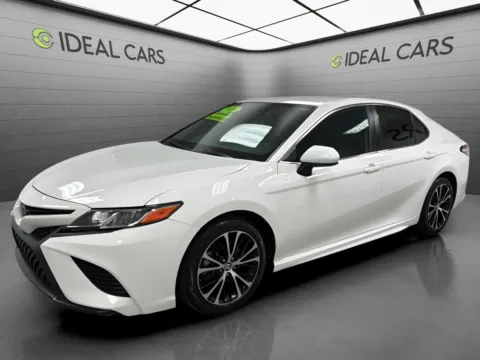 White 2020 Toyota Camry SE for sale in Mesa, AZ