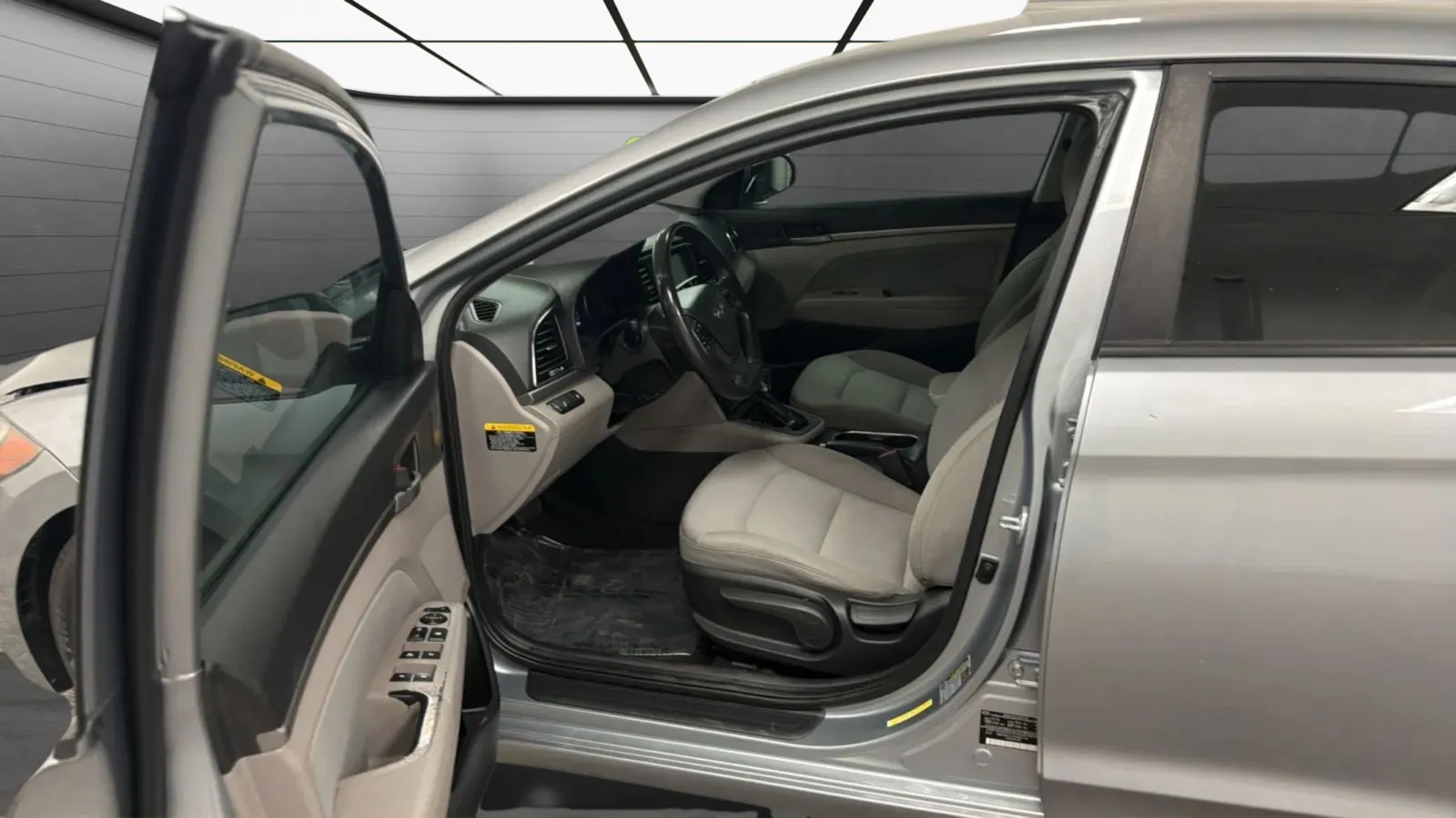 Hyundai Elantra photo 24