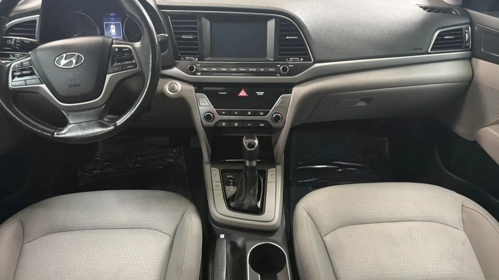 Hyundai Elantra photo 16