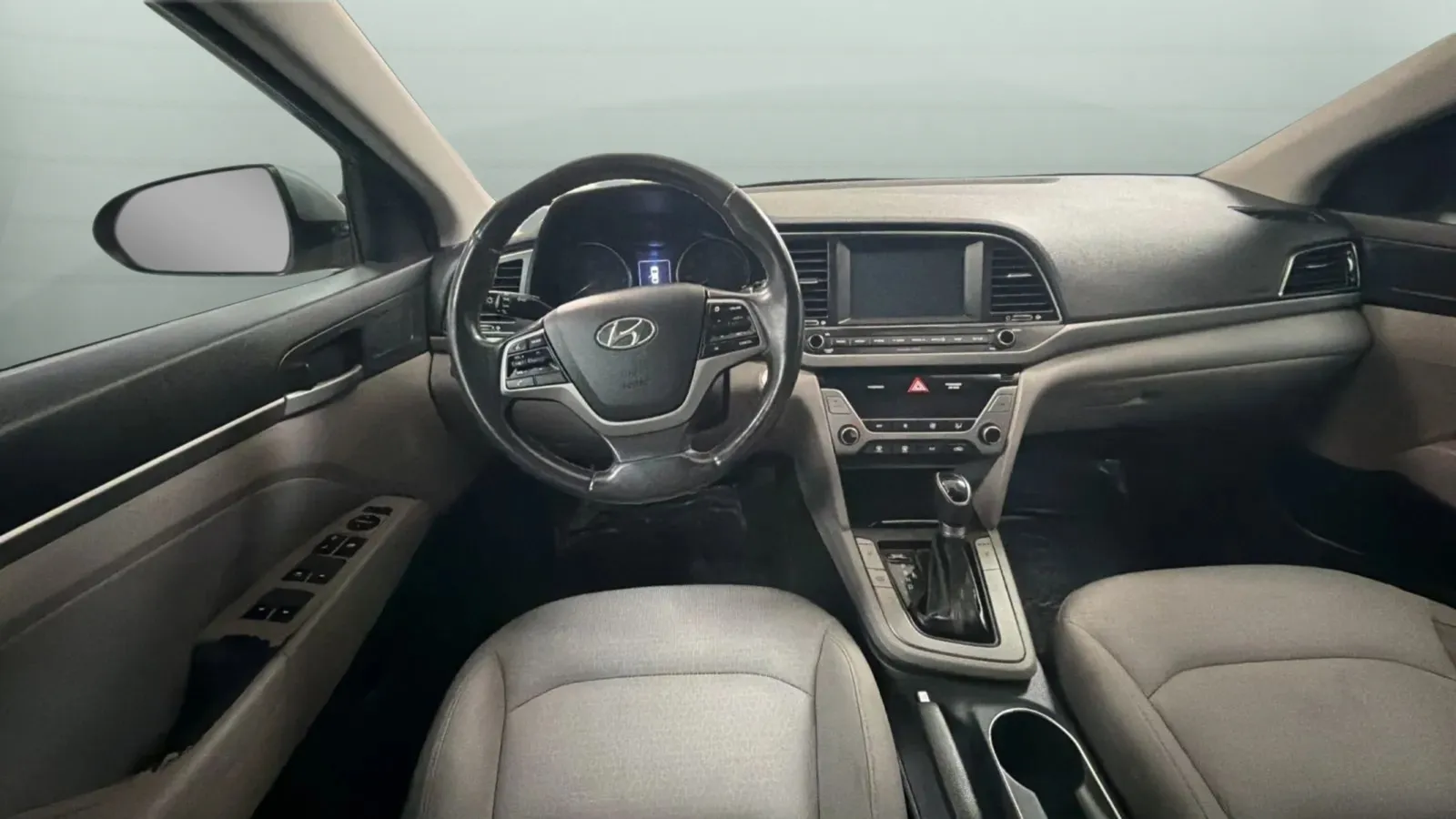 Hyundai Elantra photo 10