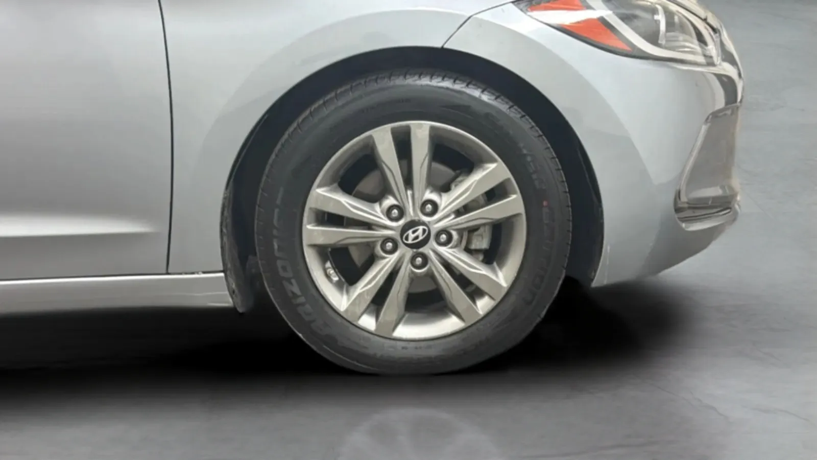 Hyundai Elantra photo 25