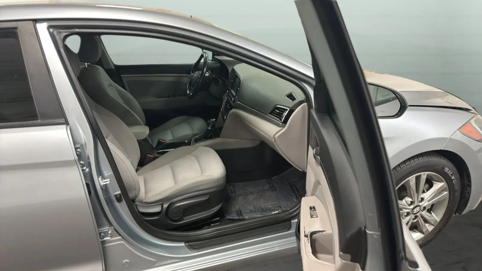 Hyundai Elantra photo 21