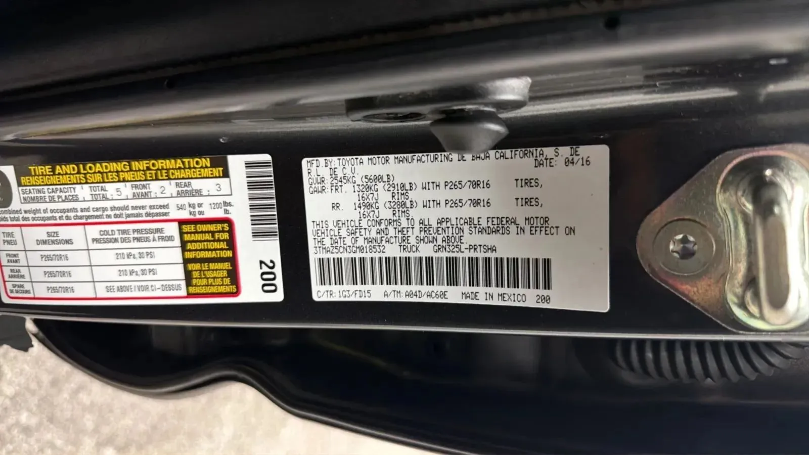 Toyota Tacoma photo 24