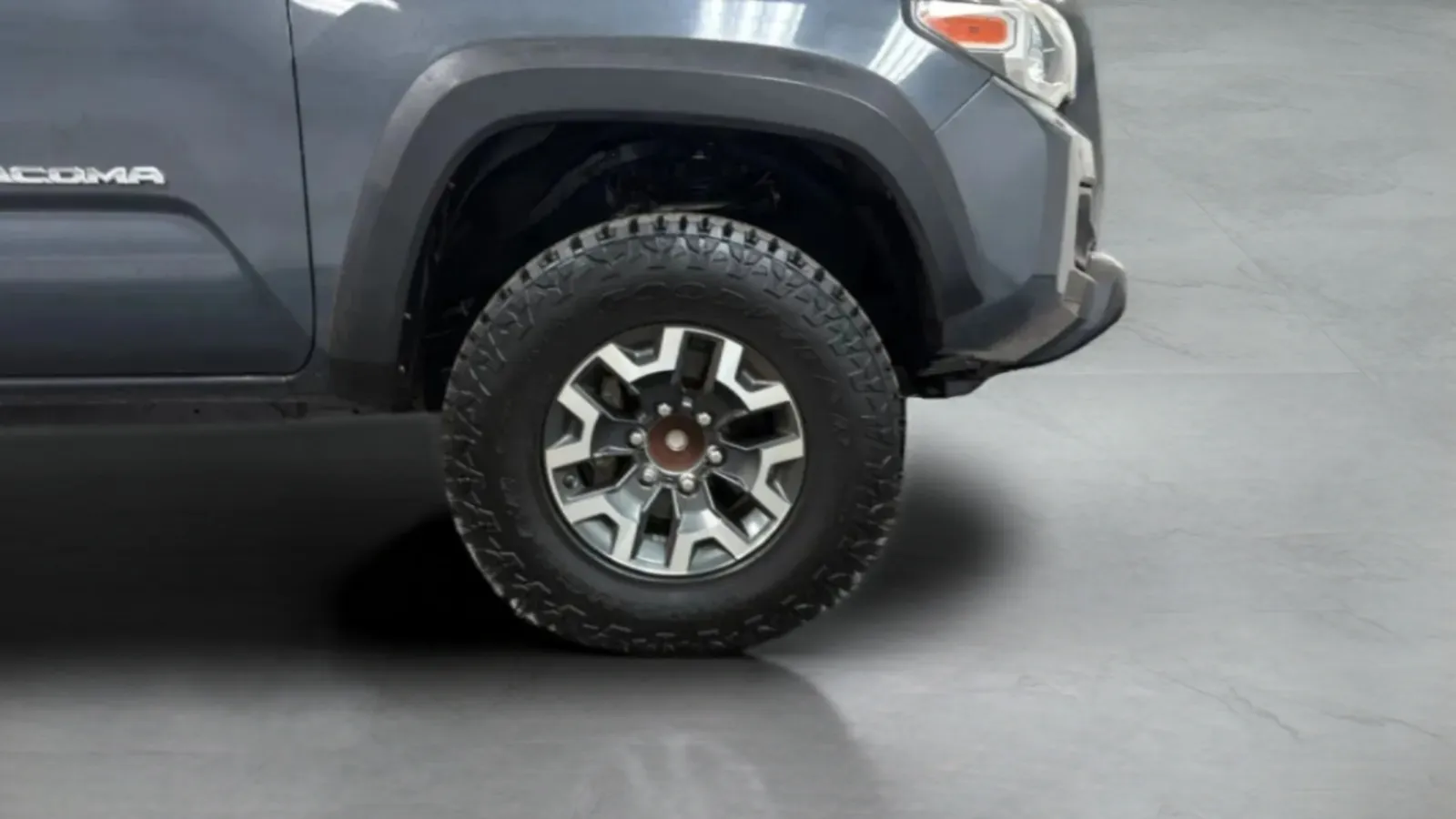 Toyota Tacoma photo 26