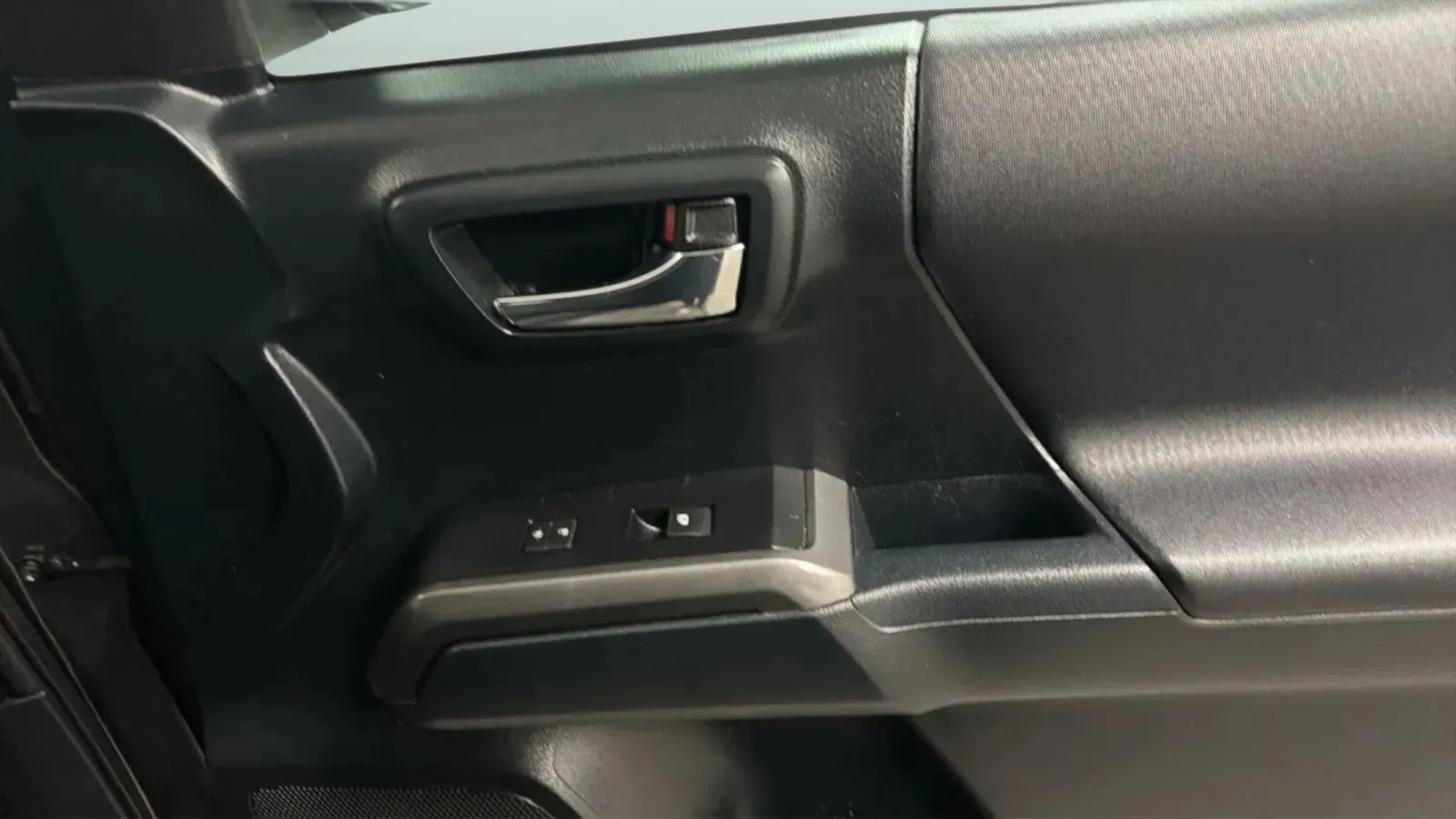 Toyota Tacoma photo 17