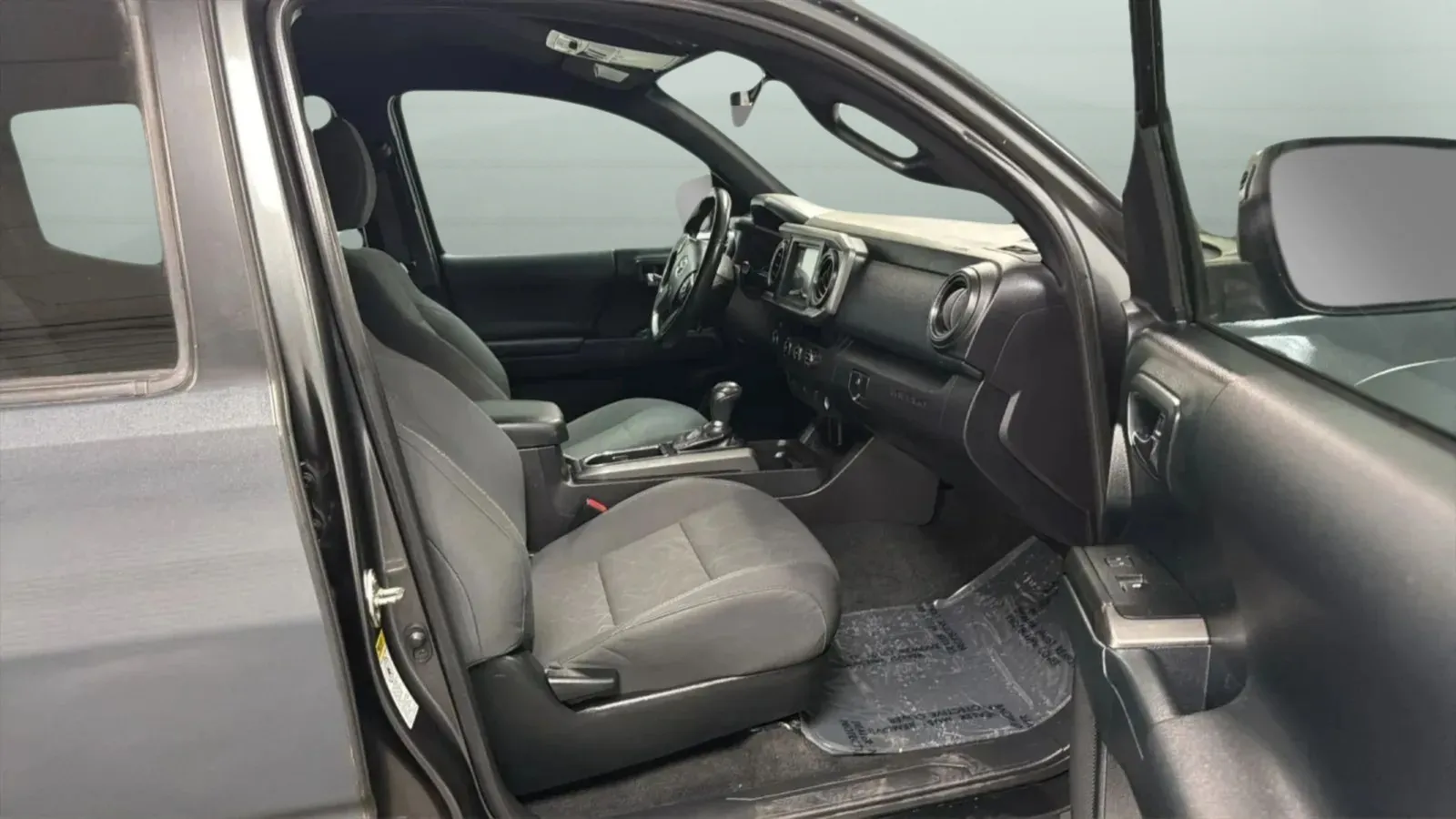 Toyota Tacoma photo 21