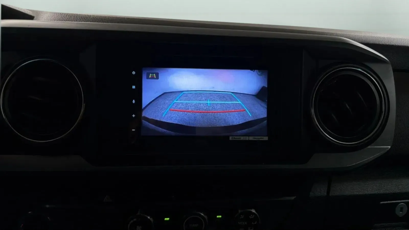 Toyota Tacoma photo 14