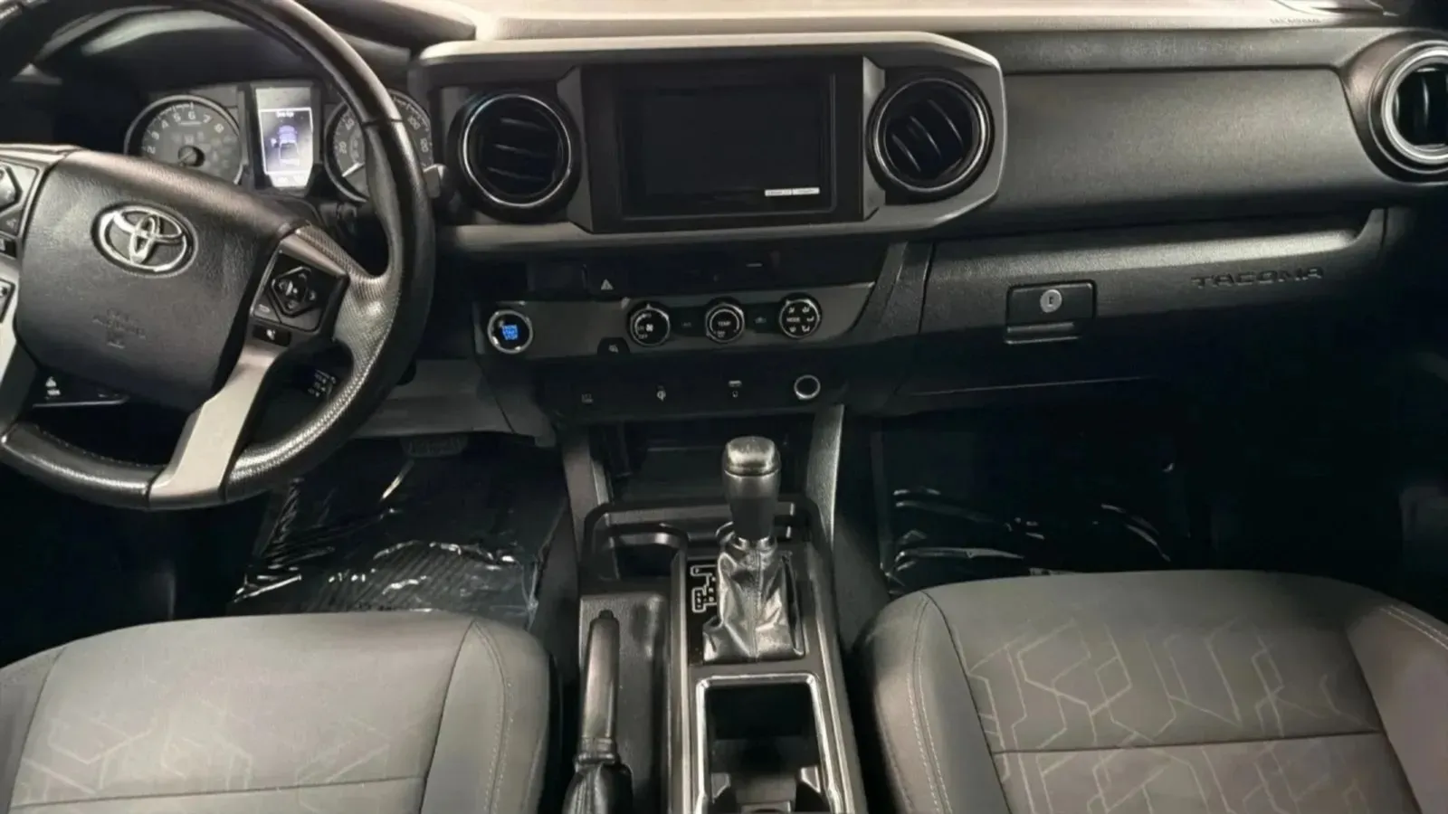 Toyota Tacoma photo 15