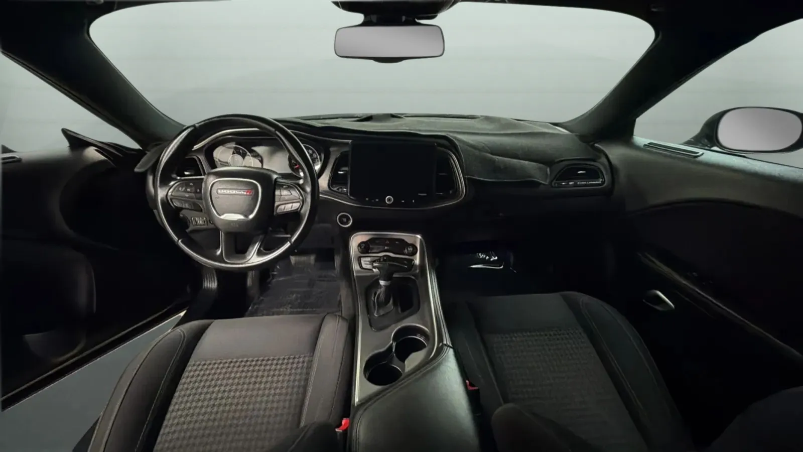 Dodge Challenger photo 9