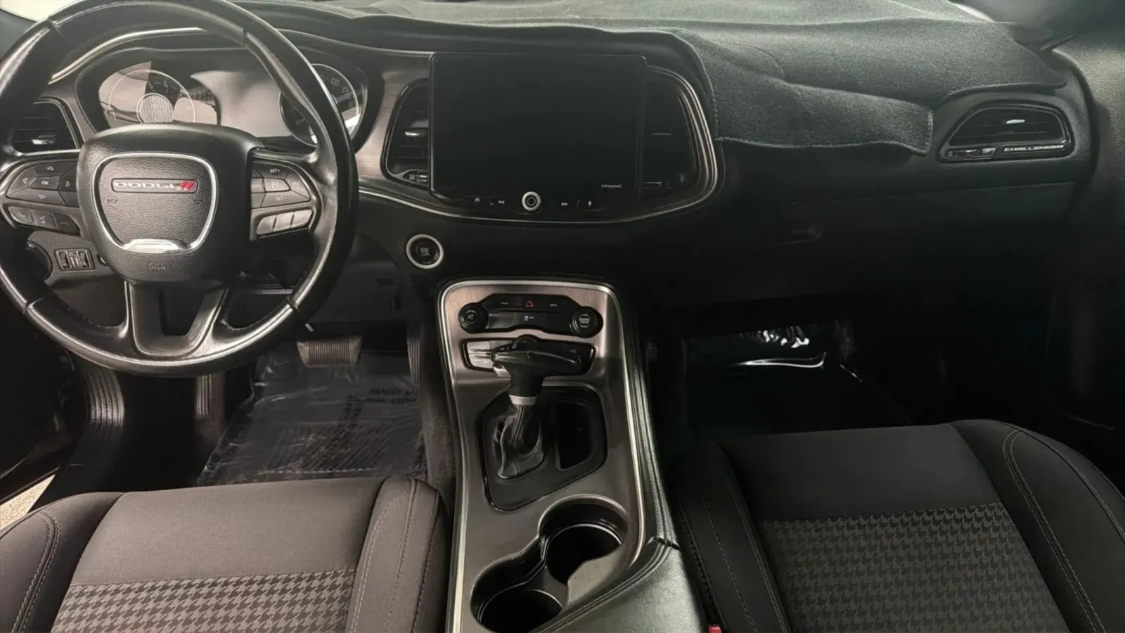 Dodge Challenger photo 15