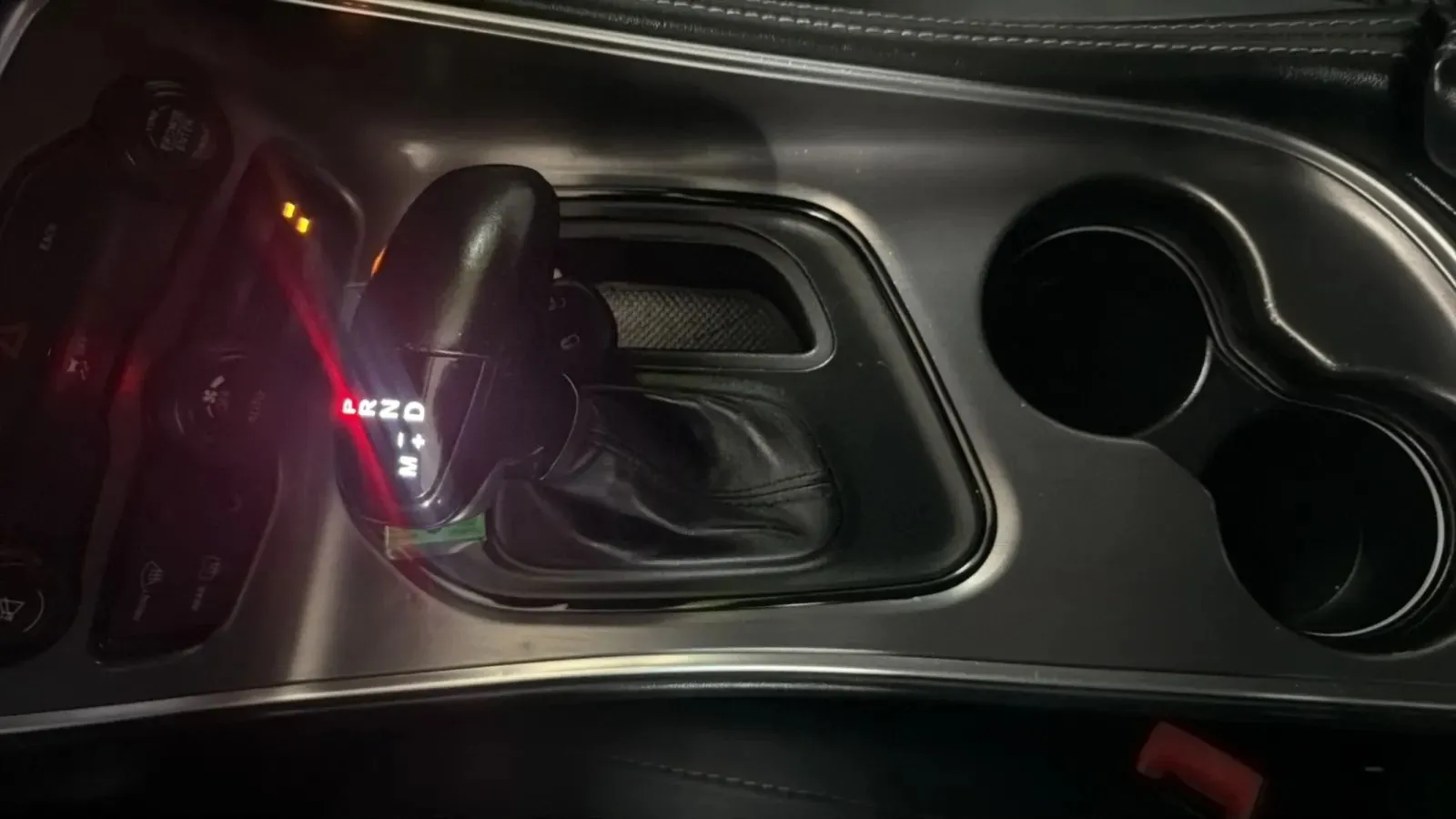 Dodge Challenger photo 12