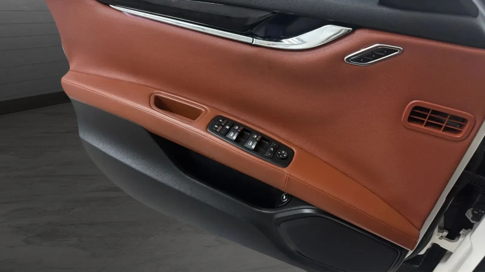 Maserati Quattroporte photo 17