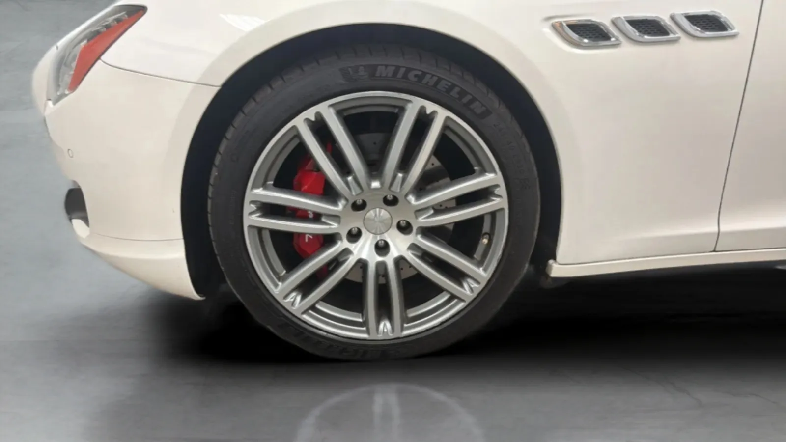 Maserati Quattroporte photo 28