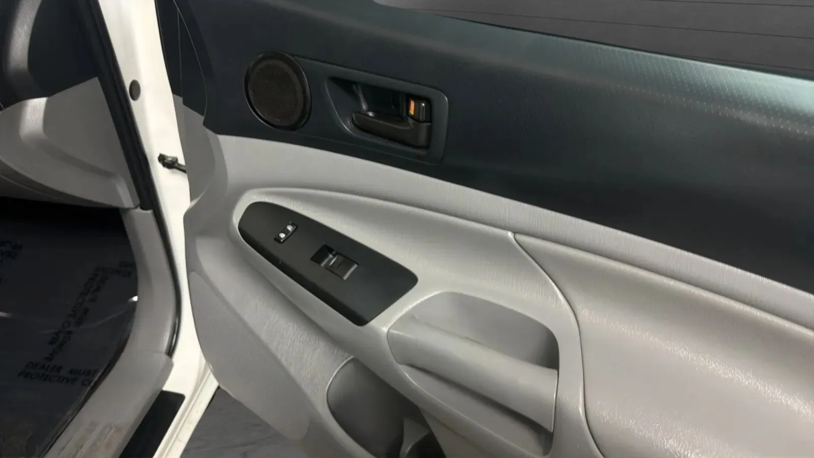 Toyota Tacoma photo 16