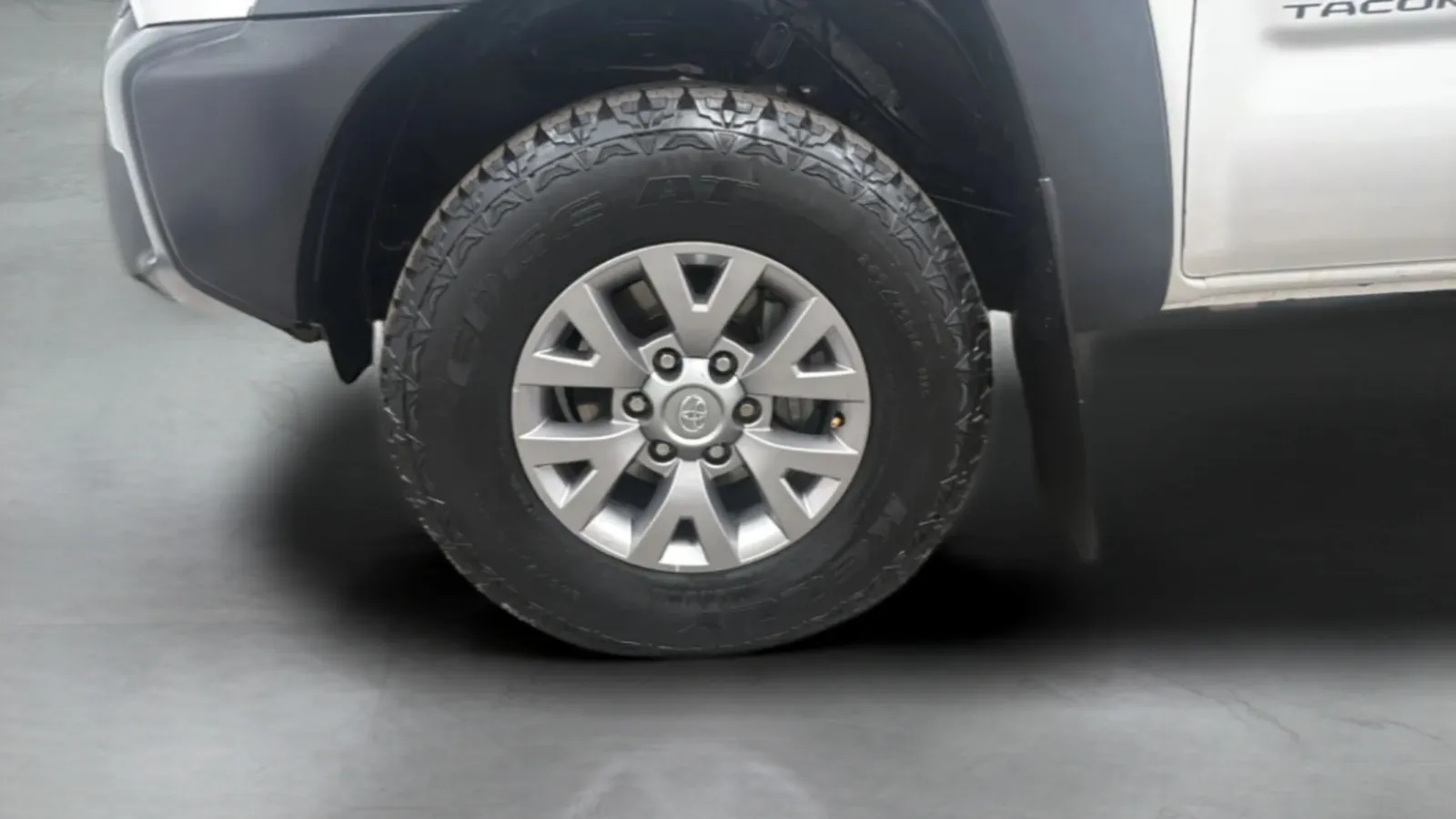 Toyota Tacoma photo 27