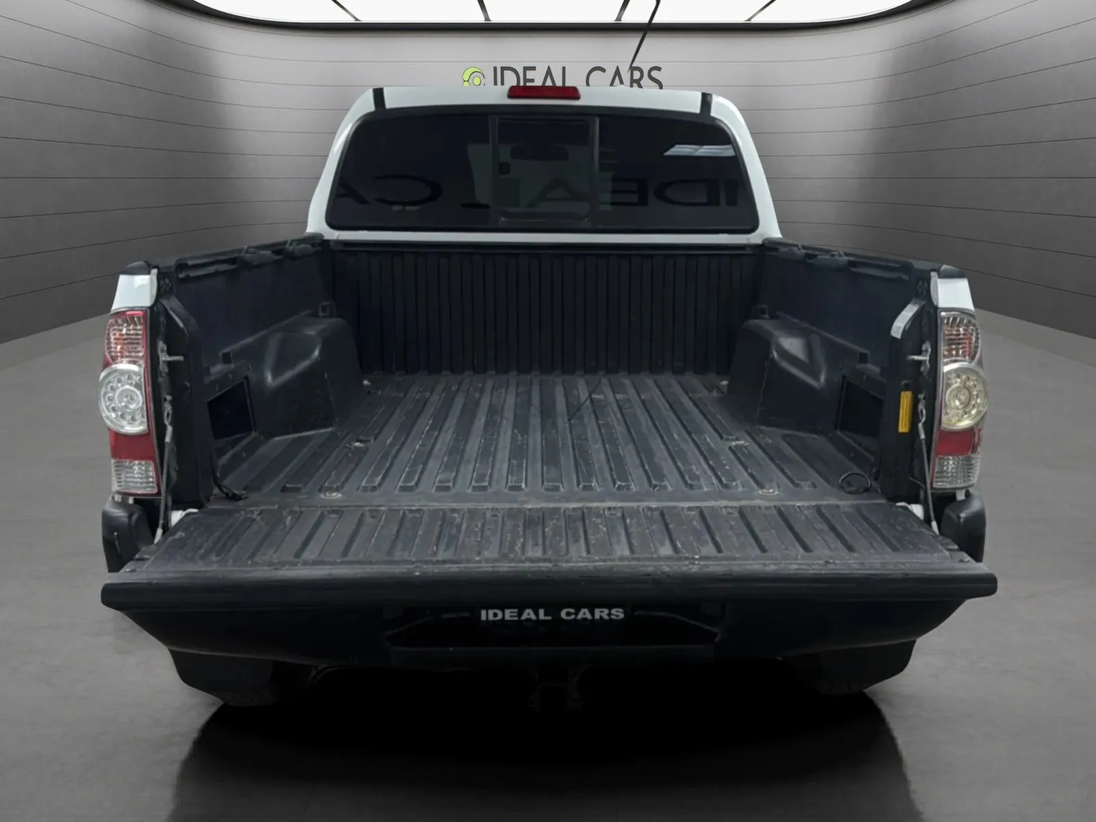 Toyota Tacoma photo 18