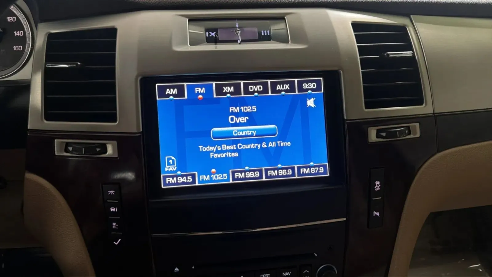 Cadillac Escalade ESV photo 13