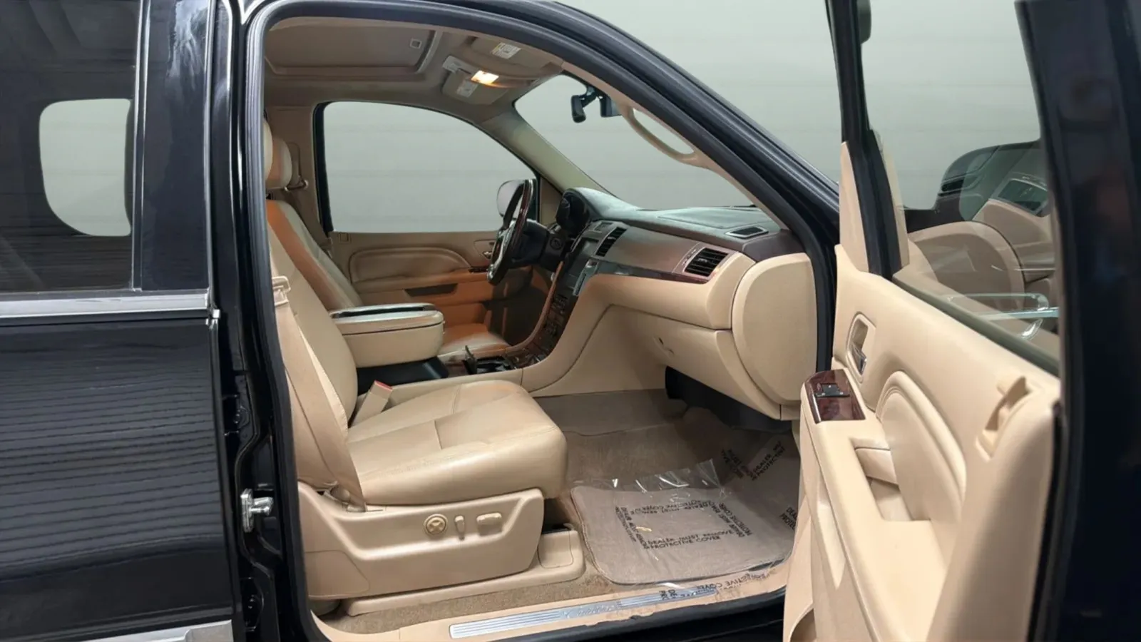 Cadillac Escalade ESV photo 21