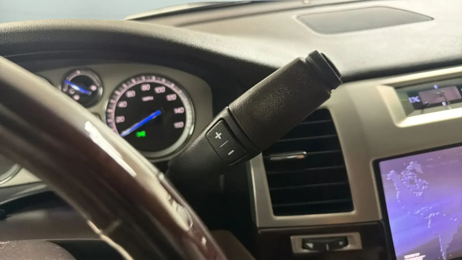 Cadillac Escalade ESV photo 12