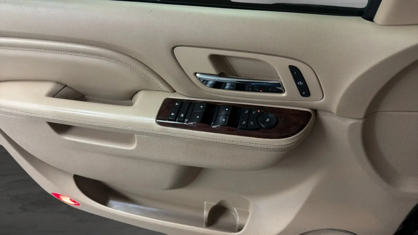 Cadillac Escalade ESV photo 16