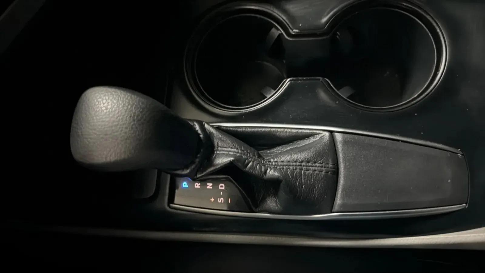 Toyota Camry photo 12
