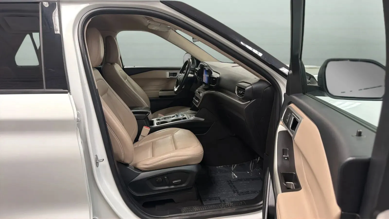 Ford Explorer photo 22