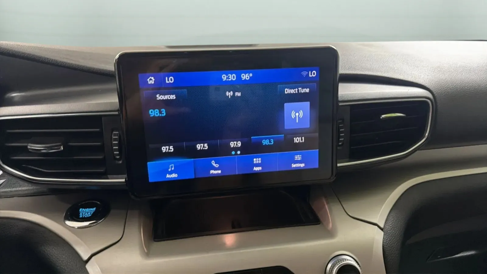 Ford Explorer photo 13