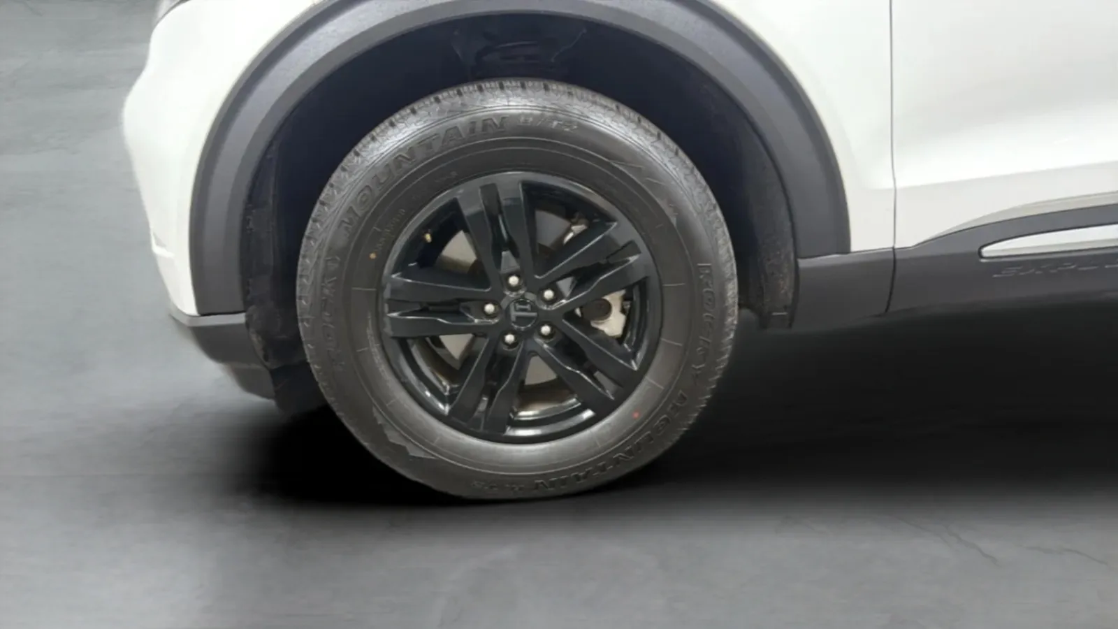 Ford Explorer photo 28