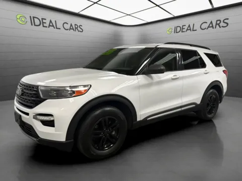White 2023 Ford Explorer XLT for sale in Mesa, AZ